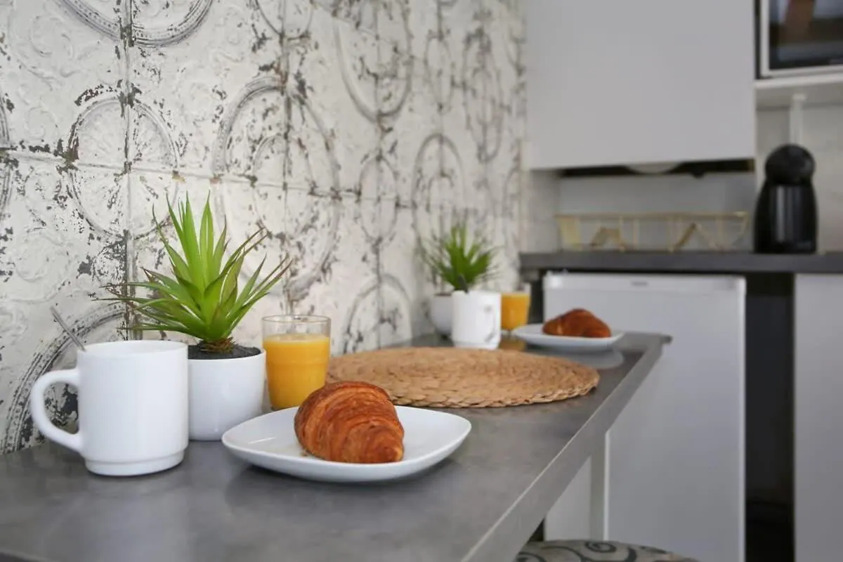 Studio Parisien 20M2 En Face Du Musee Grevin - 2P Apartman